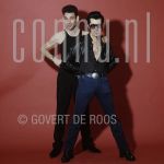 13-05-1978 Robert Gordon with Link Wray at studio in Amsterdam.

[keywords]Posed, Full Length, Eyecontact, Smiling, Sunglasses[/keywords]